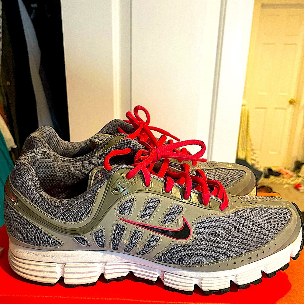 Women’s Nike Sneakers • Pink & Gray